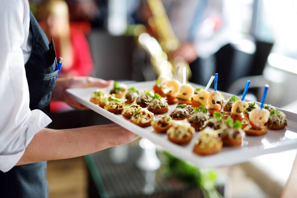 Traiteur événementiel repas plats menus